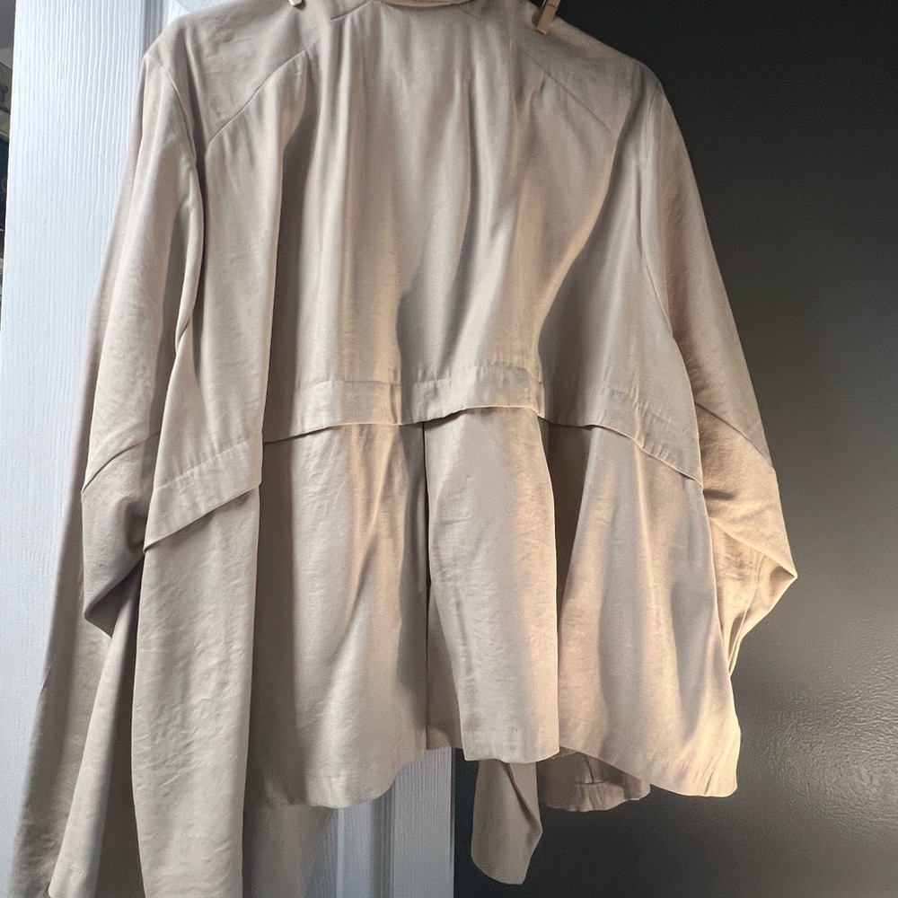 Lightweight Jacket - Picture 5 of 6